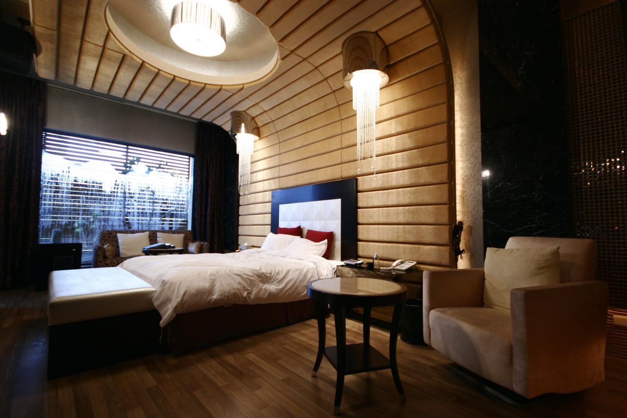 The Yorker Deluxe Motel Taoyuan Extérieur photo